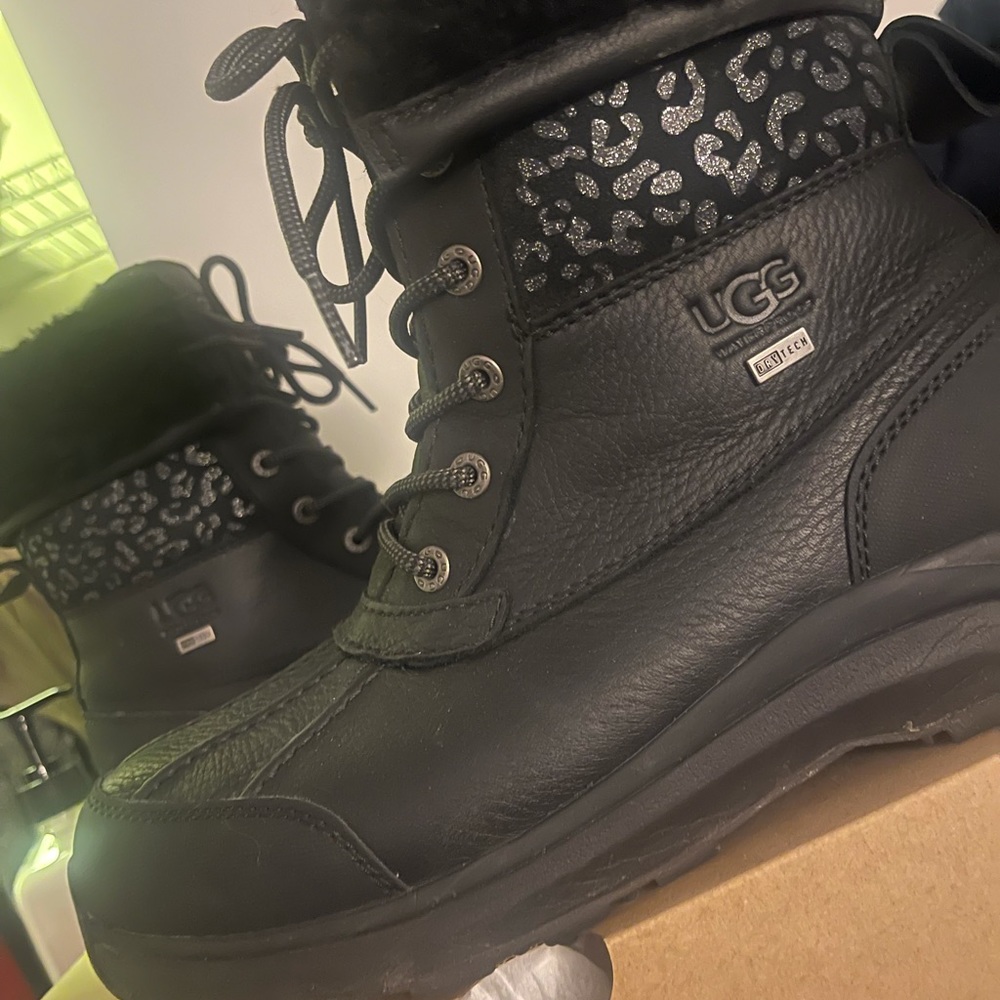Ugg ADIRONDACK III SNOW LEOPARD BOOT